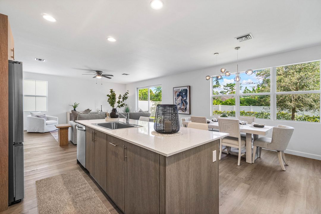 待售: $599,900 (4 贝兹, 2 浴室, 1971 平方英尺)