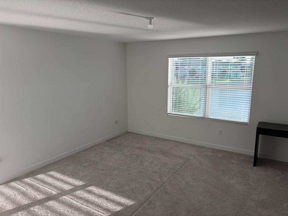 合同活跃: $3,500 (3 贝兹, 2 浴室, 1695 平方英尺)