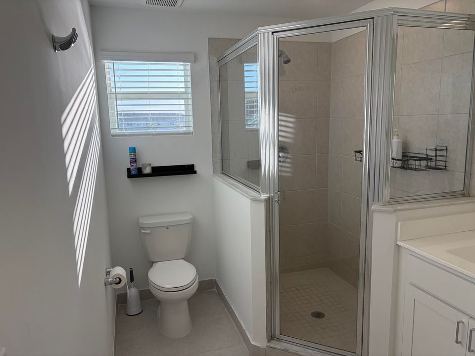 合同活跃: $3,500 (3 贝兹, 2 浴室, 1695 平方英尺)