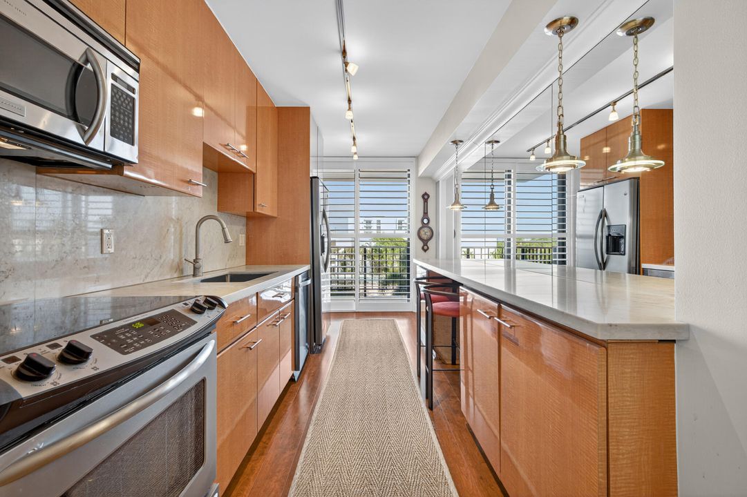 На продажу: $785,000 (2 спален, 2 ванн, 1414 Квадратных фут)