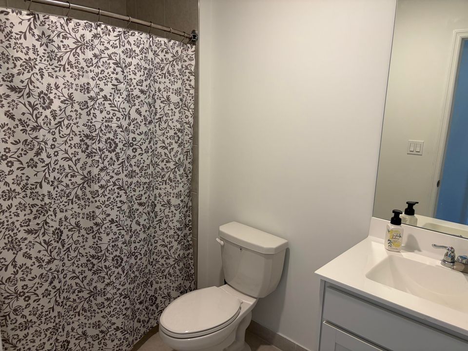 合同活跃: $3,500 (3 贝兹, 2 浴室, 1695 平方英尺)