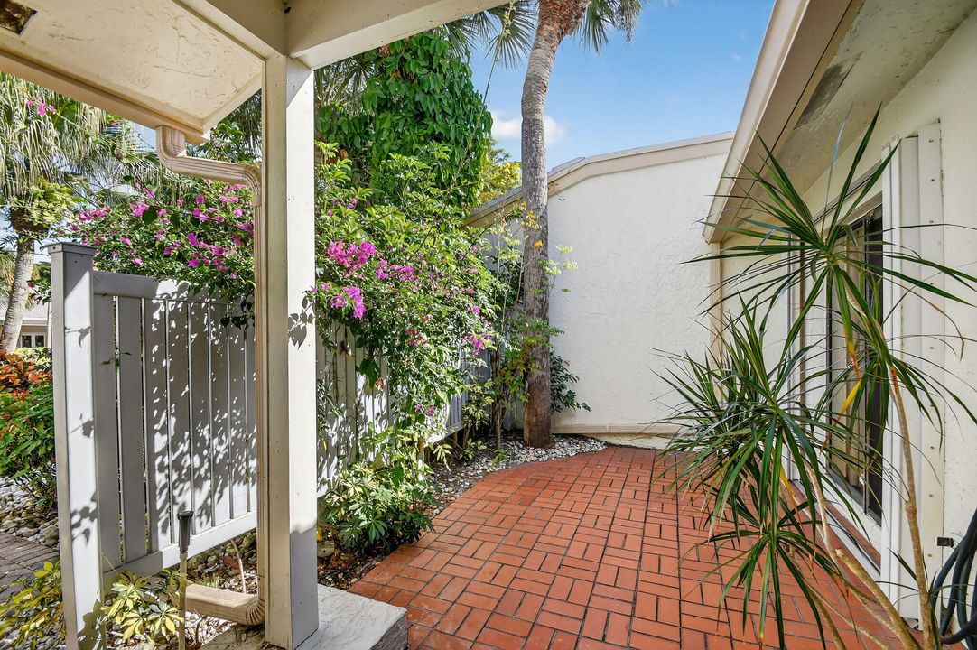 Activo con contrato: $279,000 (2 camas, 2 baños, 1734 Pies cuadrados)