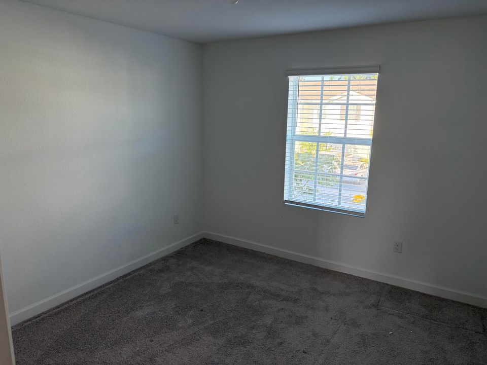 合同活跃: $3,500 (3 贝兹, 2 浴室, 1695 平方英尺)