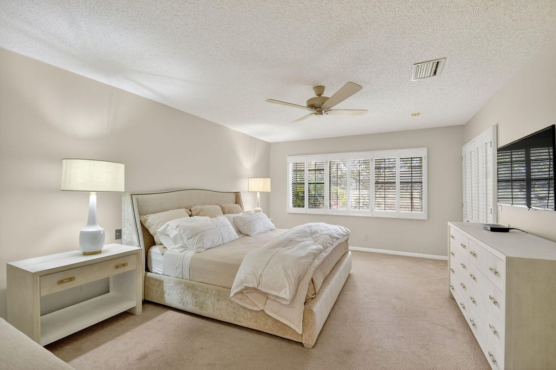 Activo con contrato: $279,000 (2 camas, 2 baños, 1734 Pies cuadrados)