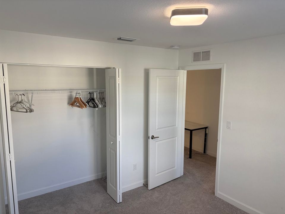 合同活跃: $3,500 (3 贝兹, 2 浴室, 1695 平方英尺)