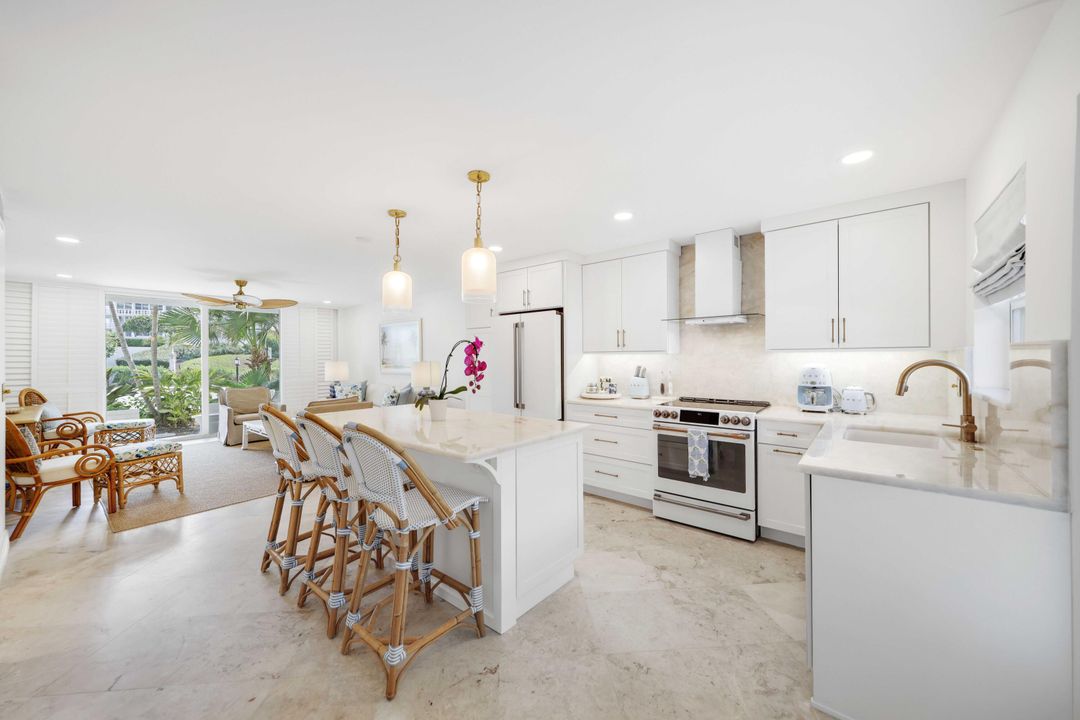 For Rent: $12,000 (2 beds, 2 baths, 990 Square Feet)