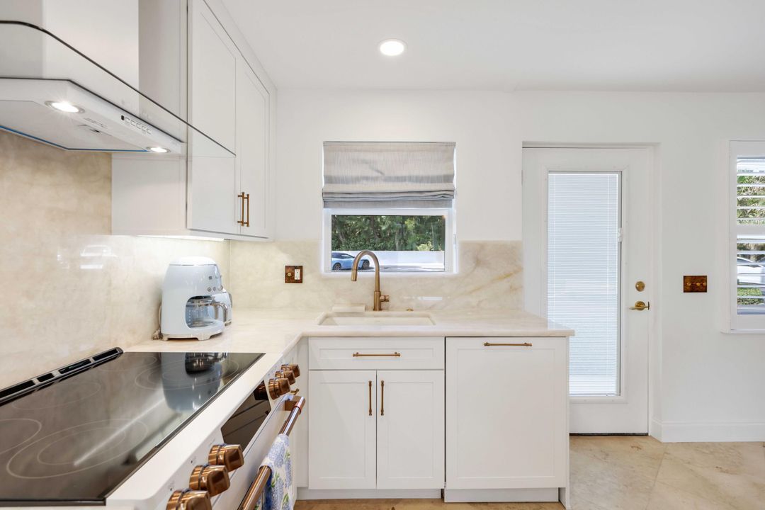 For Rent: $12,000 (2 beds, 2 baths, 990 Square Feet)