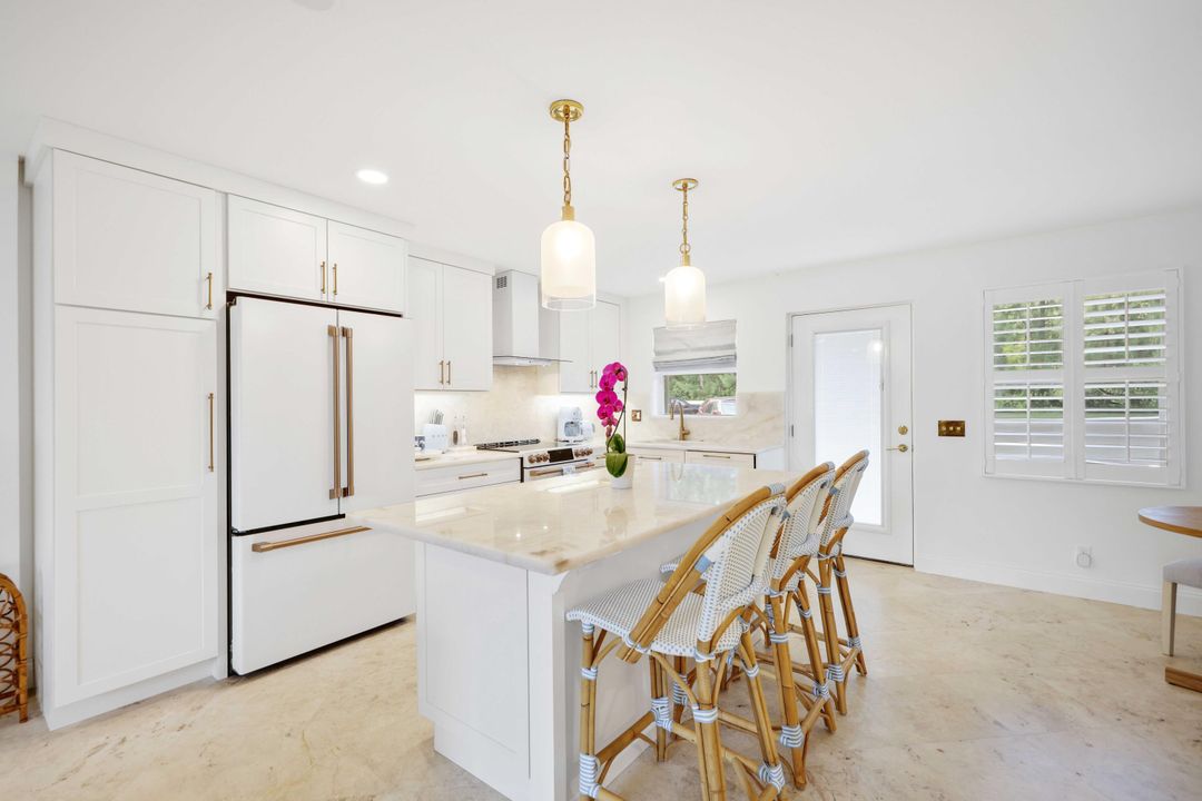 For Rent: $12,000 (2 beds, 2 baths, 990 Square Feet)