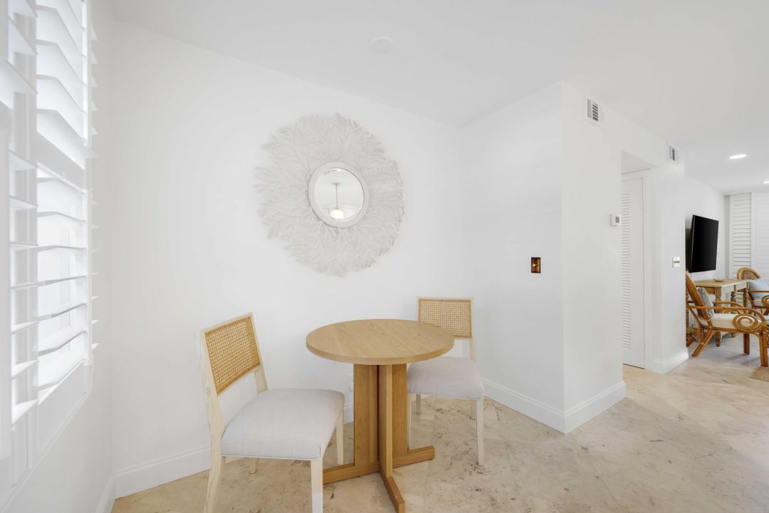 For Rent: $12,000 (2 beds, 2 baths, 990 Square Feet)