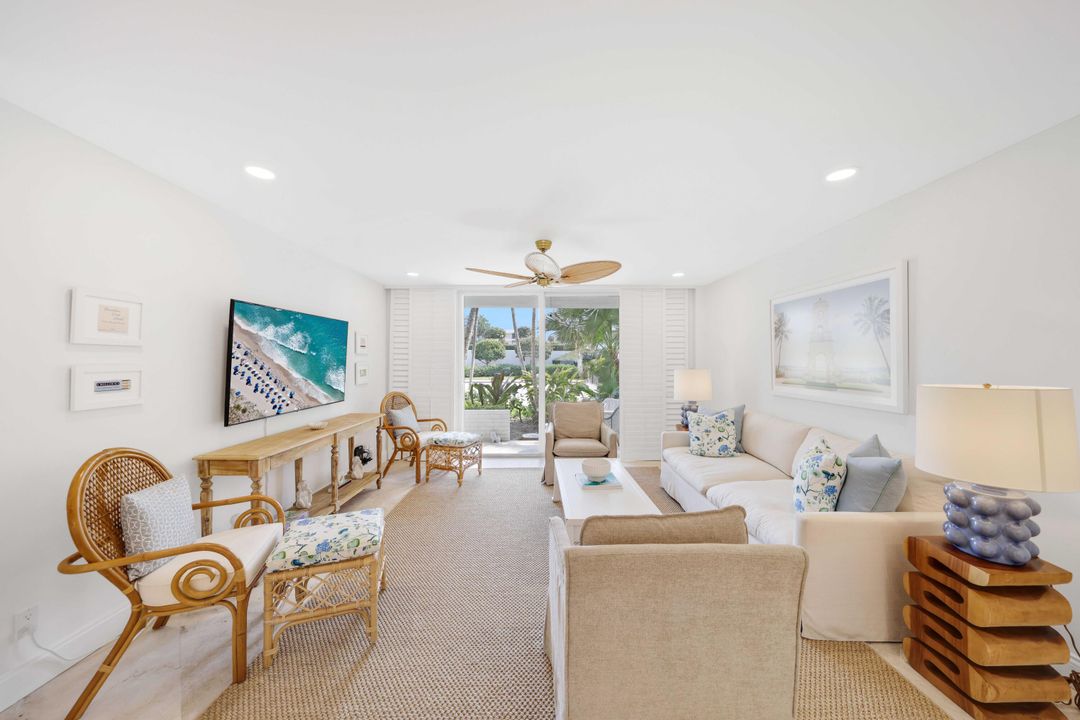 For Rent: $12,000 (2 beds, 2 baths, 990 Square Feet)