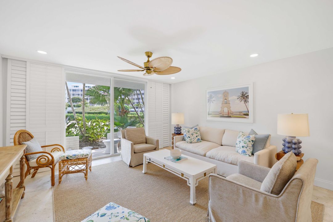 For Rent: $12,000 (2 beds, 2 baths, 990 Square Feet)