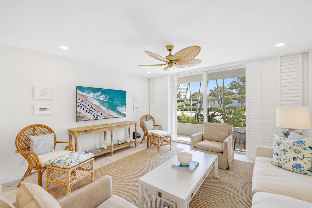 For Rent: $12,000 (2 beds, 2 baths, 990 Square Feet)