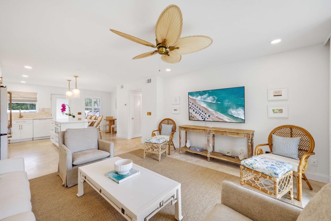 For Rent: $12,000 (2 beds, 2 baths, 990 Square Feet)