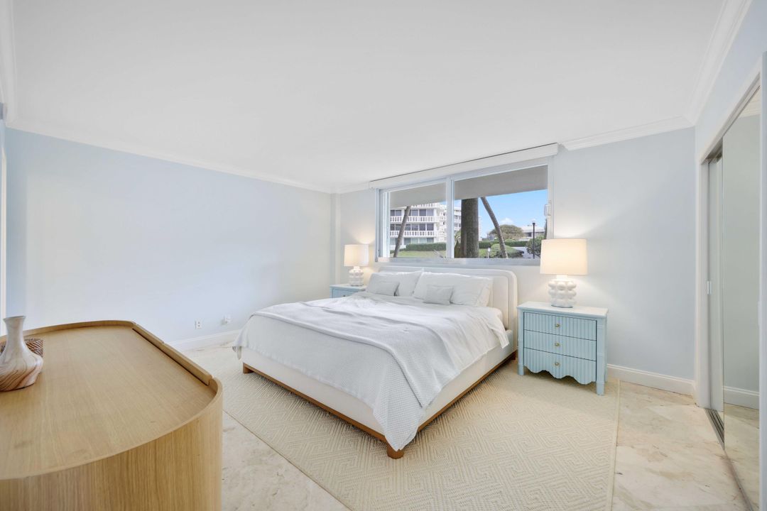 For Rent: $12,000 (2 beds, 2 baths, 990 Square Feet)