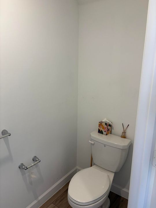 合同活跃: $3,500 (3 贝兹, 2 浴室, 1695 平方英尺)