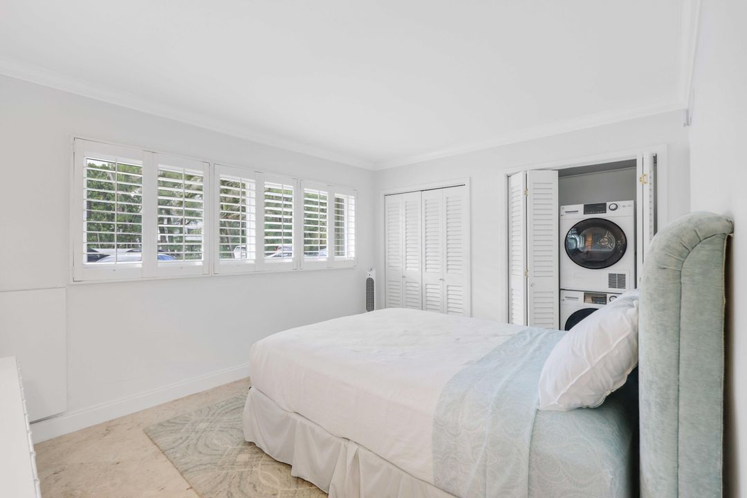 For Rent: $12,000 (2 beds, 2 baths, 990 Square Feet)