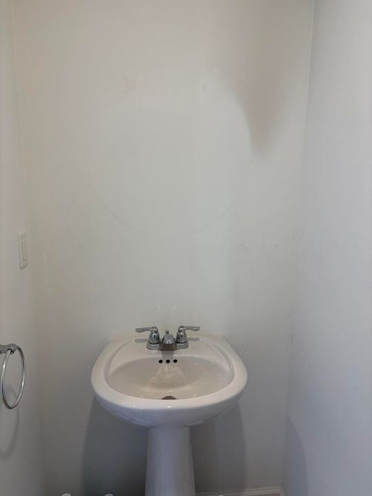 合同活跃: $3,500 (3 贝兹, 2 浴室, 1695 平方英尺)