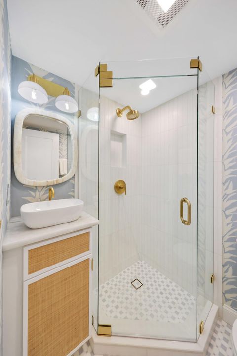 For Rent: $12,000 (2 beds, 2 baths, 990 Square Feet)