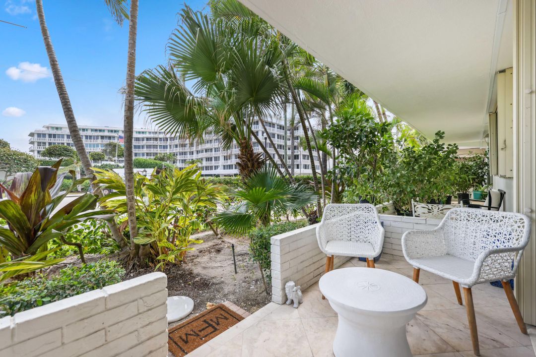 For Rent: $12,000 (2 beds, 2 baths, 990 Square Feet)