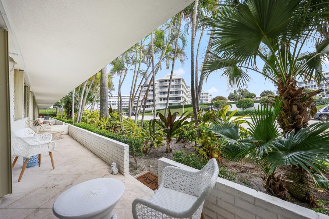 For Rent: $12,000 (2 beds, 2 baths, 990 Square Feet)