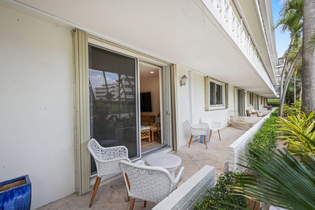 For Rent: $12,000 (2 beds, 2 baths, 990 Square Feet)