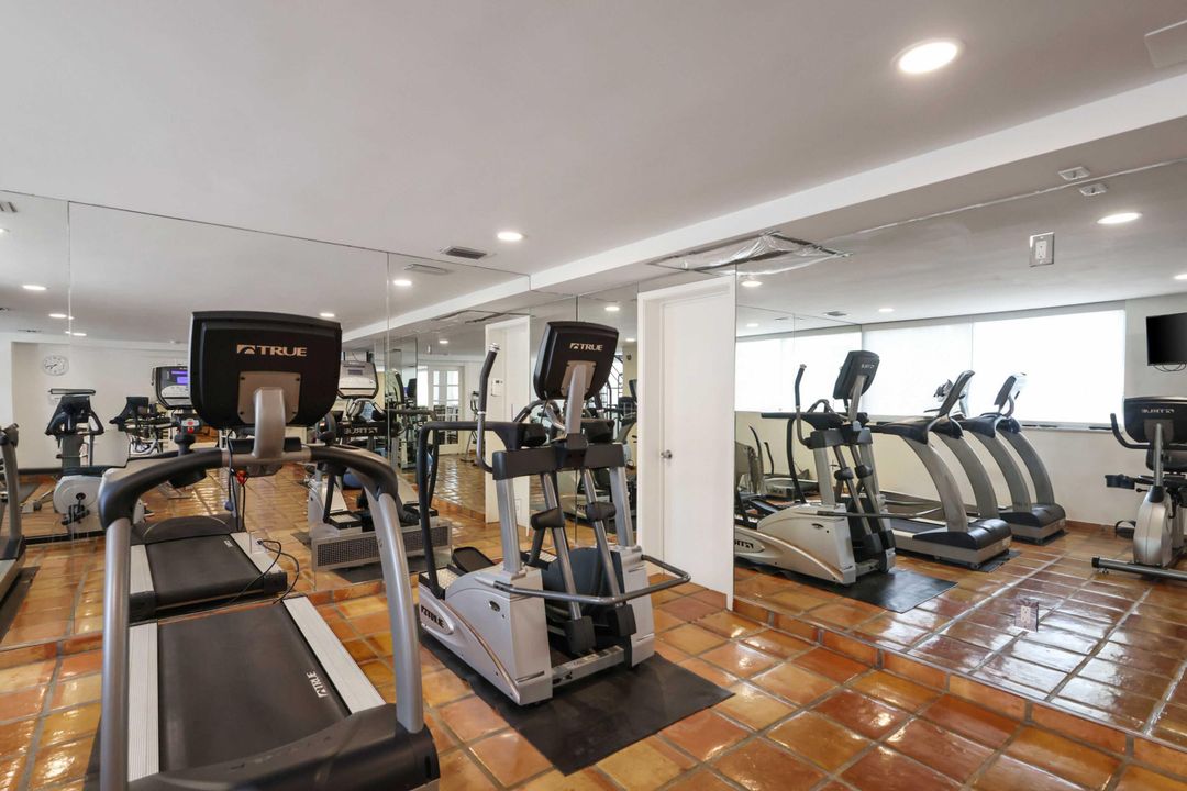 For Rent: $12,000 (2 beds, 2 baths, 990 Square Feet)