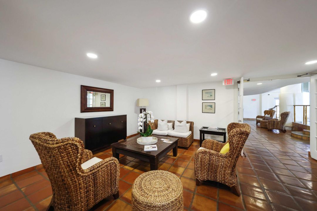 For Rent: $12,000 (2 beds, 2 baths, 990 Square Feet)