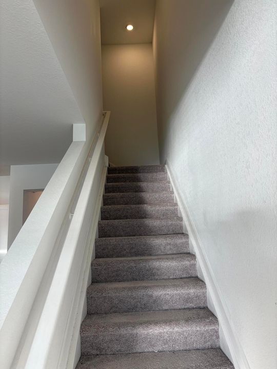 合同活跃: $3,500 (3 贝兹, 2 浴室, 1695 平方英尺)