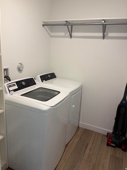 合同活跃: $3,500 (3 贝兹, 2 浴室, 1695 平方英尺)