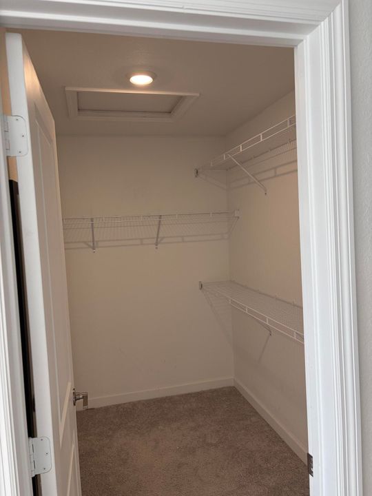 合同活跃: $3,500 (3 贝兹, 2 浴室, 1695 平方英尺)