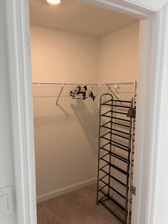 合同活跃: $3,500 (3 贝兹, 2 浴室, 1695 平方英尺)