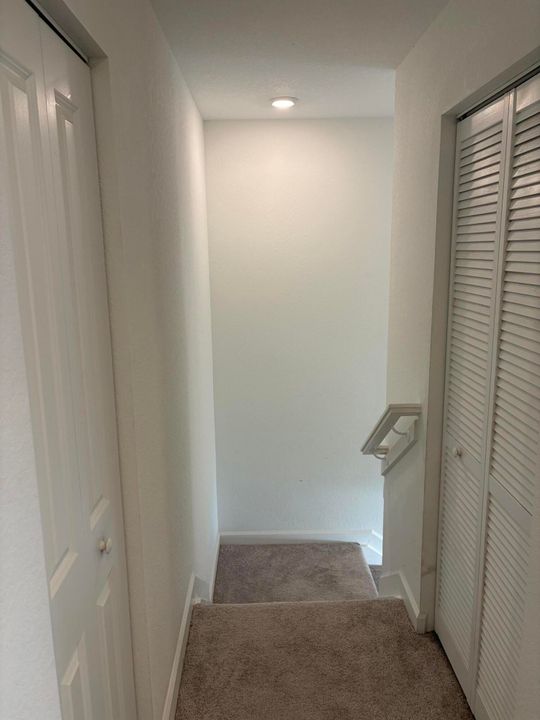 合同活跃: $3,500 (3 贝兹, 2 浴室, 1695 平方英尺)