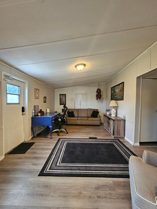 For Sale: $269,000 (3 beds, 2 baths, 1288 Square Feet)