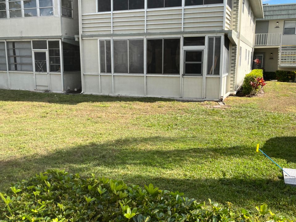 Active With Contract: $139,900 (2 beds, 2 baths, 883 Square Feet)