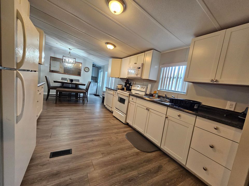 For Sale: $269,000 (3 beds, 2 baths, 1288 Square Feet)