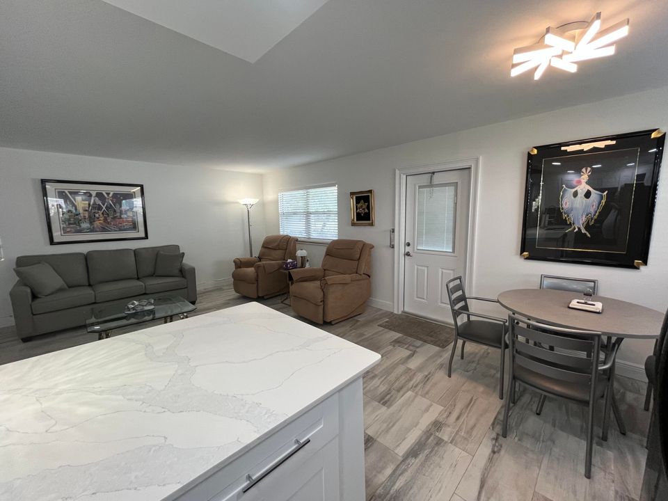 Active With Contract: $139,900 (2 beds, 2 baths, 883 Square Feet)