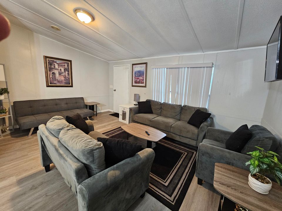 For Sale: $269,000 (3 beds, 2 baths, 1288 Square Feet)