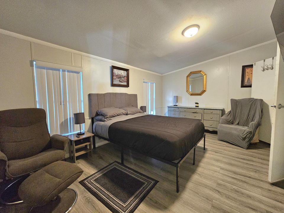 For Sale: $269,000 (3 beds, 2 baths, 1288 Square Feet)