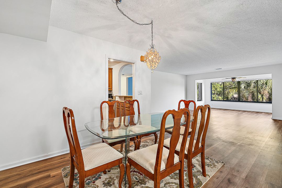 For Sale: $465,000 (2 beds, 2 baths, 1355 Square Feet)