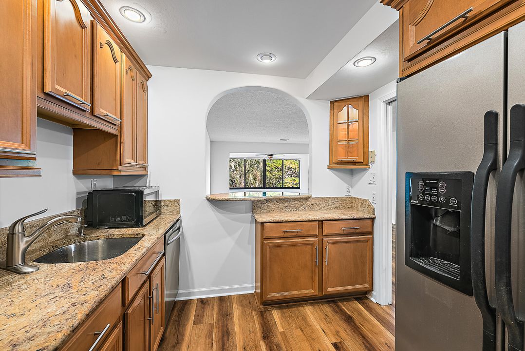 For Sale: $465,000 (2 beds, 2 baths, 1355 Square Feet)