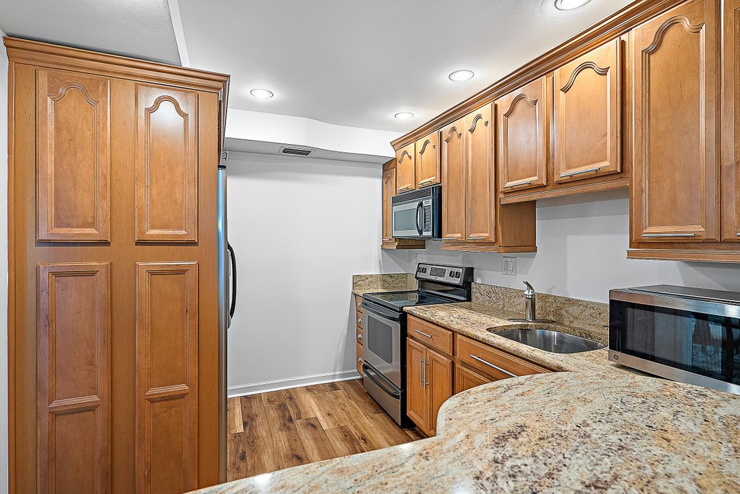 For Sale: $465,000 (2 beds, 2 baths, 1355 Square Feet)