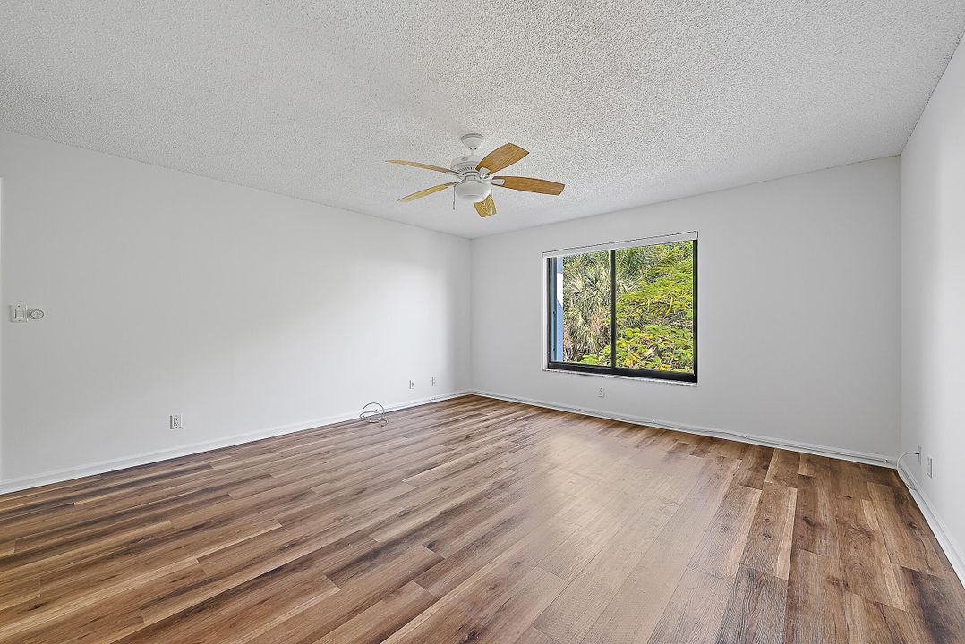 For Sale: $465,000 (2 beds, 2 baths, 1355 Square Feet)