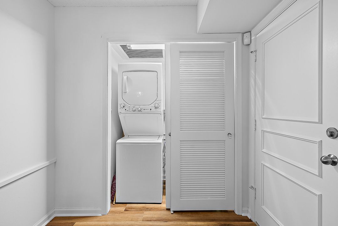 For Sale: $465,000 (2 beds, 2 baths, 1355 Square Feet)