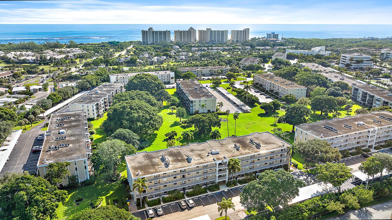 For Sale: $465,000 (2 beds, 2 baths, 1355 Square Feet)