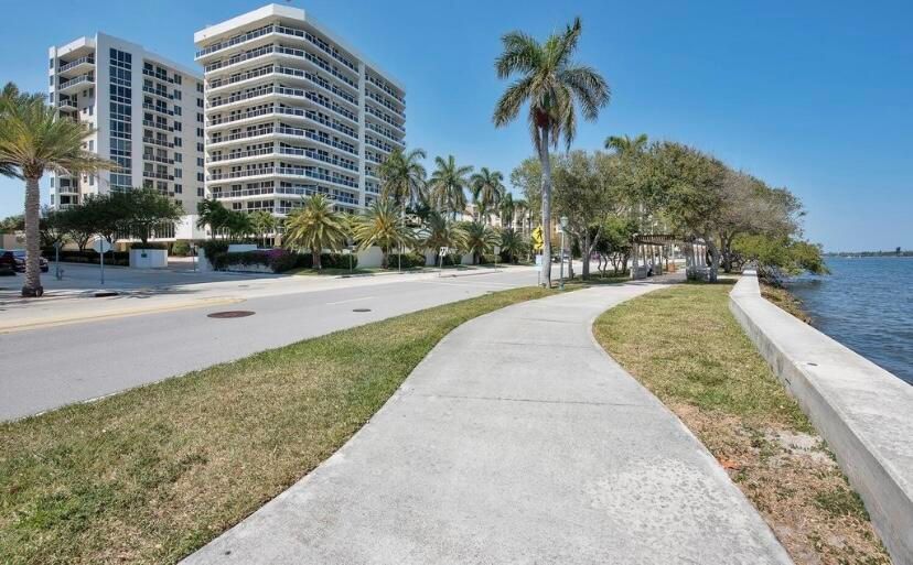 Active With Contract: $4,650 (2 beds, 2 baths, 1565 Square Feet)