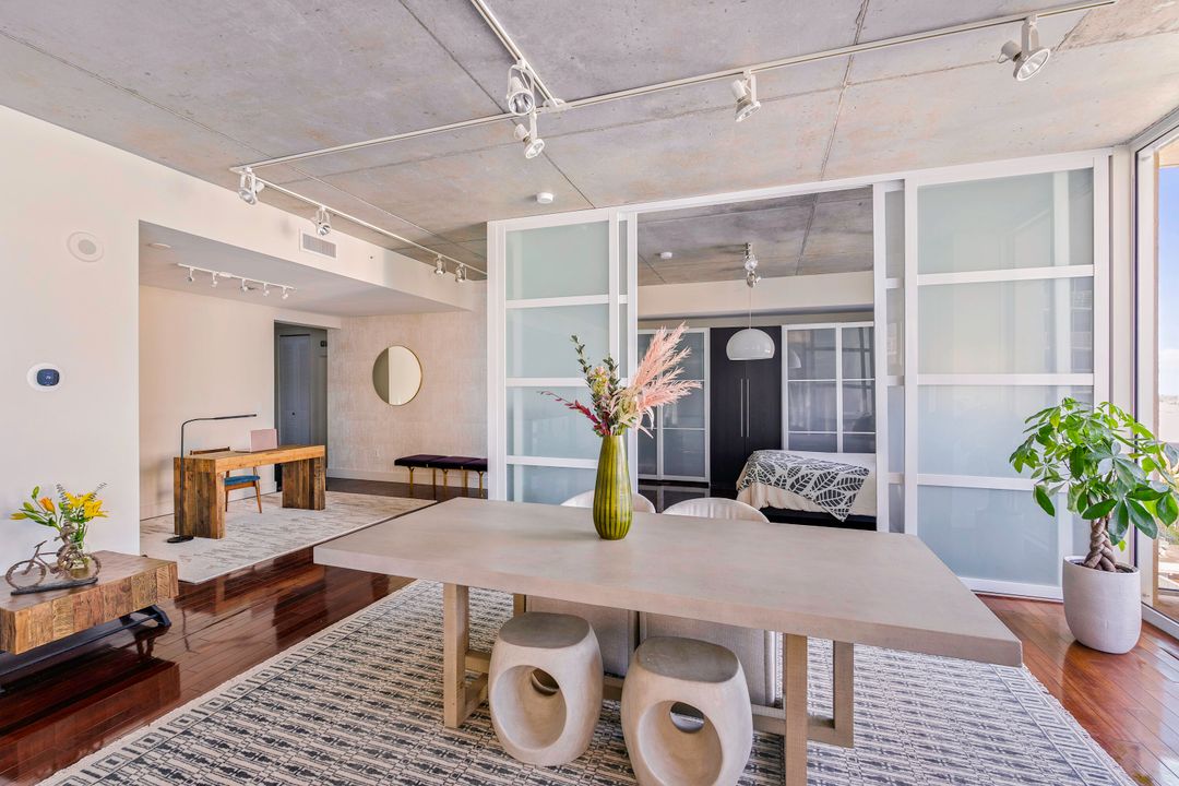 Active With Contract: $4,650 (2 beds, 2 baths, 1565 Square Feet)