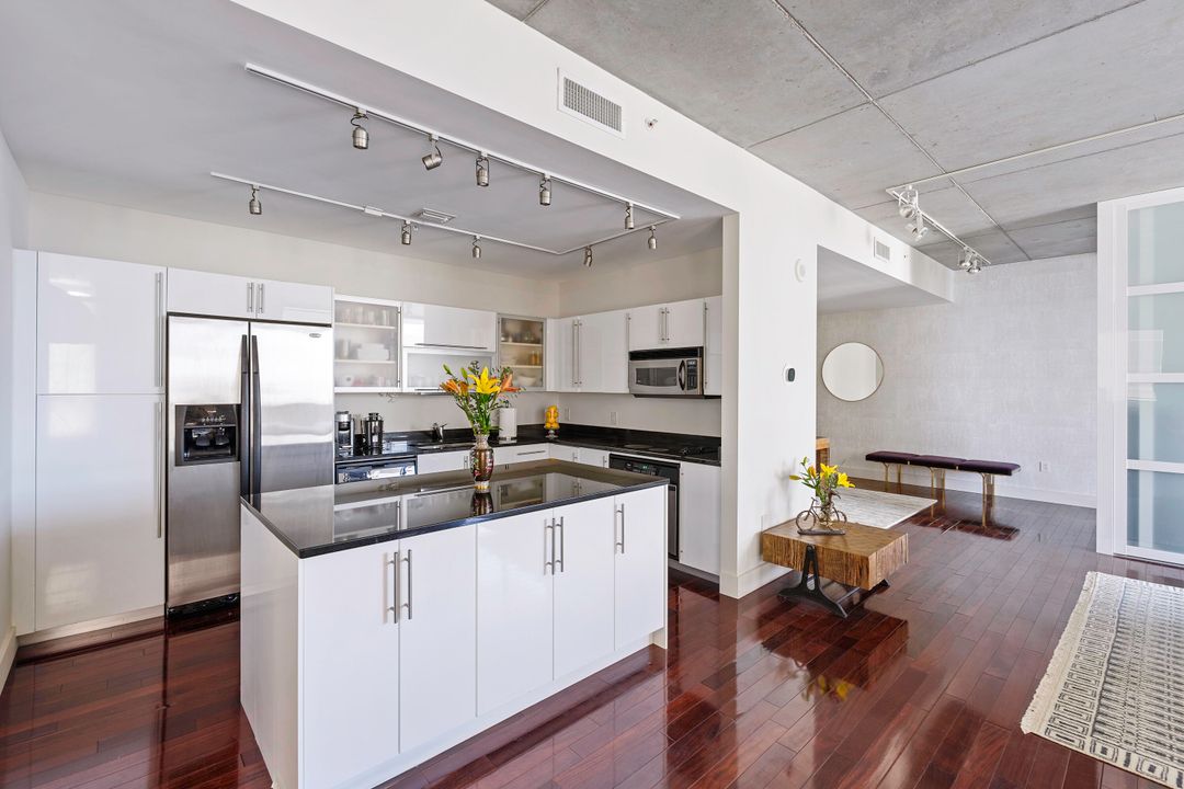 Active With Contract: $4,650 (2 beds, 2 baths, 1565 Square Feet)