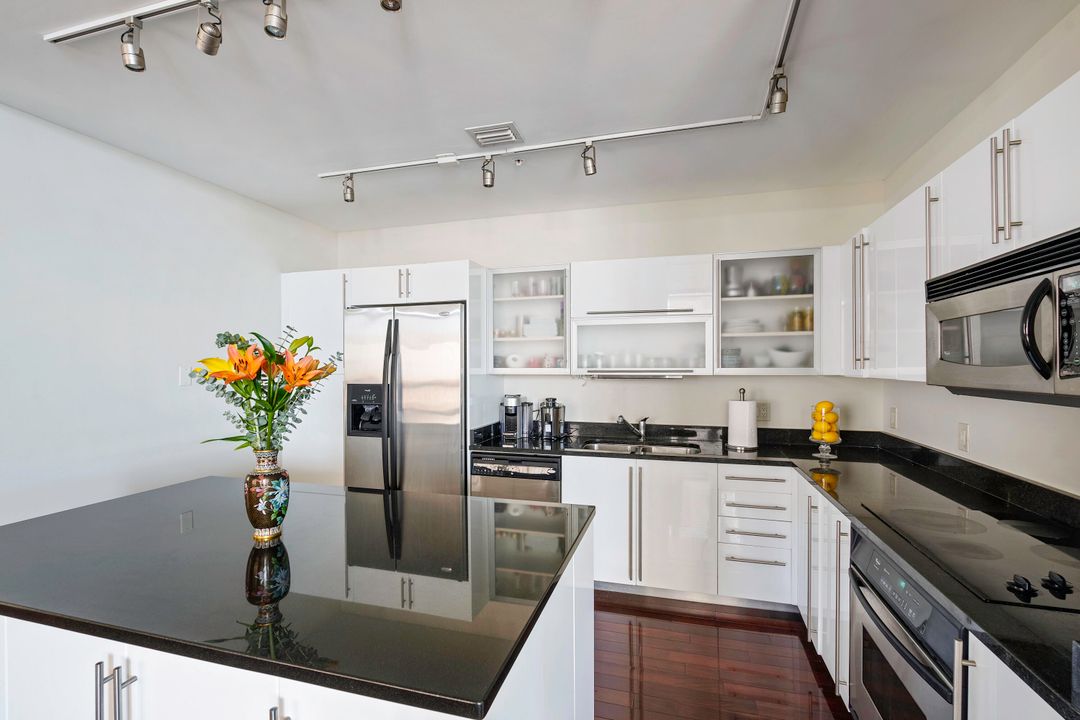 Active With Contract: $4,650 (2 beds, 2 baths, 1565 Square Feet)