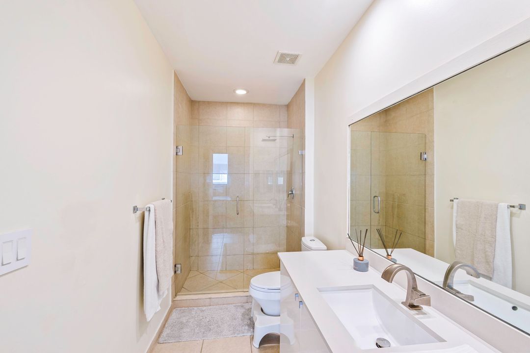 Active With Contract: $4,650 (2 beds, 2 baths, 1565 Square Feet)