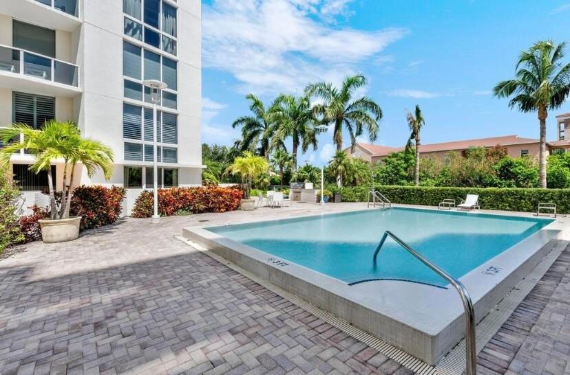 Active With Contract: $4,650 (2 beds, 2 baths, 1565 Square Feet)